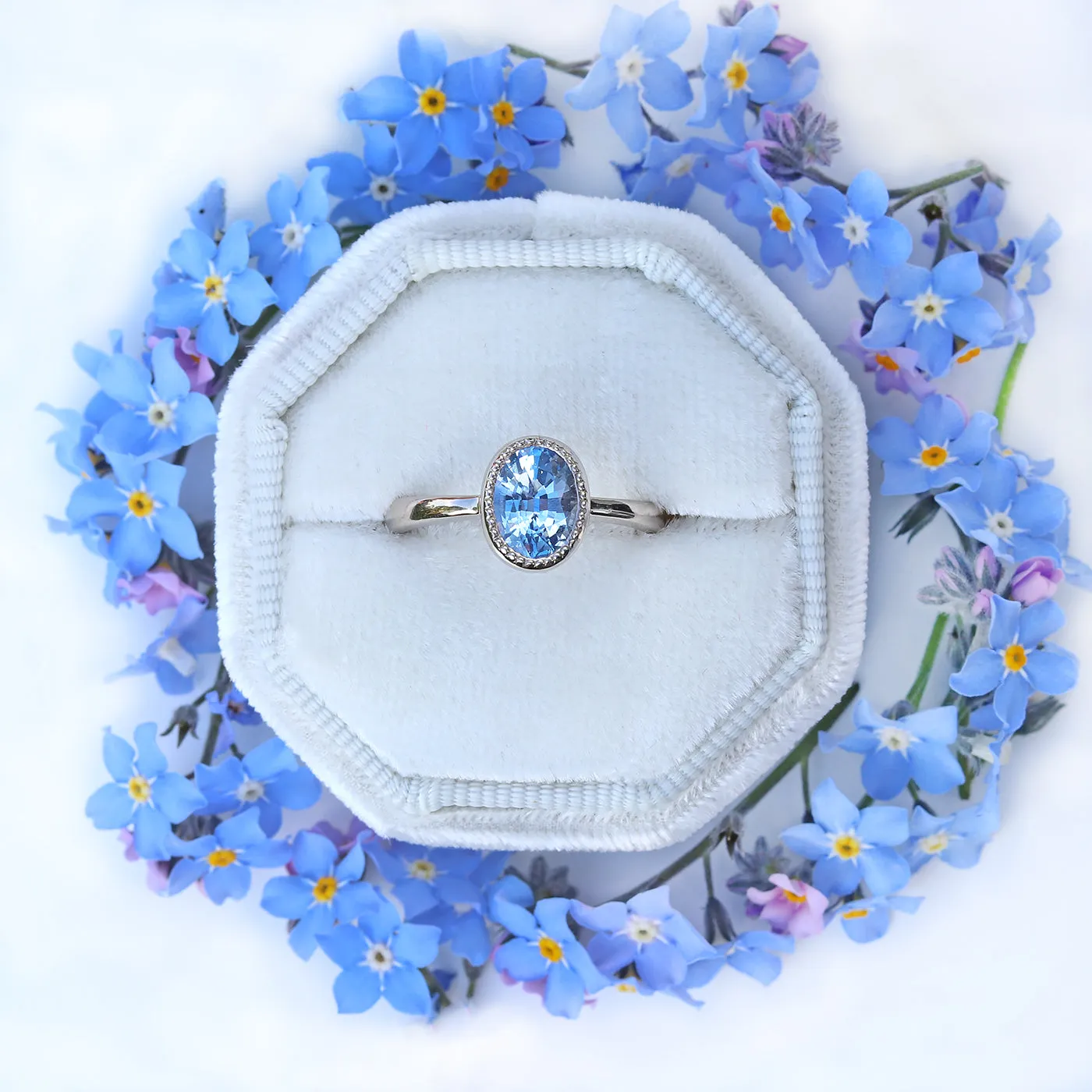 18ct White Gold Oval Cut Blue Sapphire Solitaire Engagement Ring