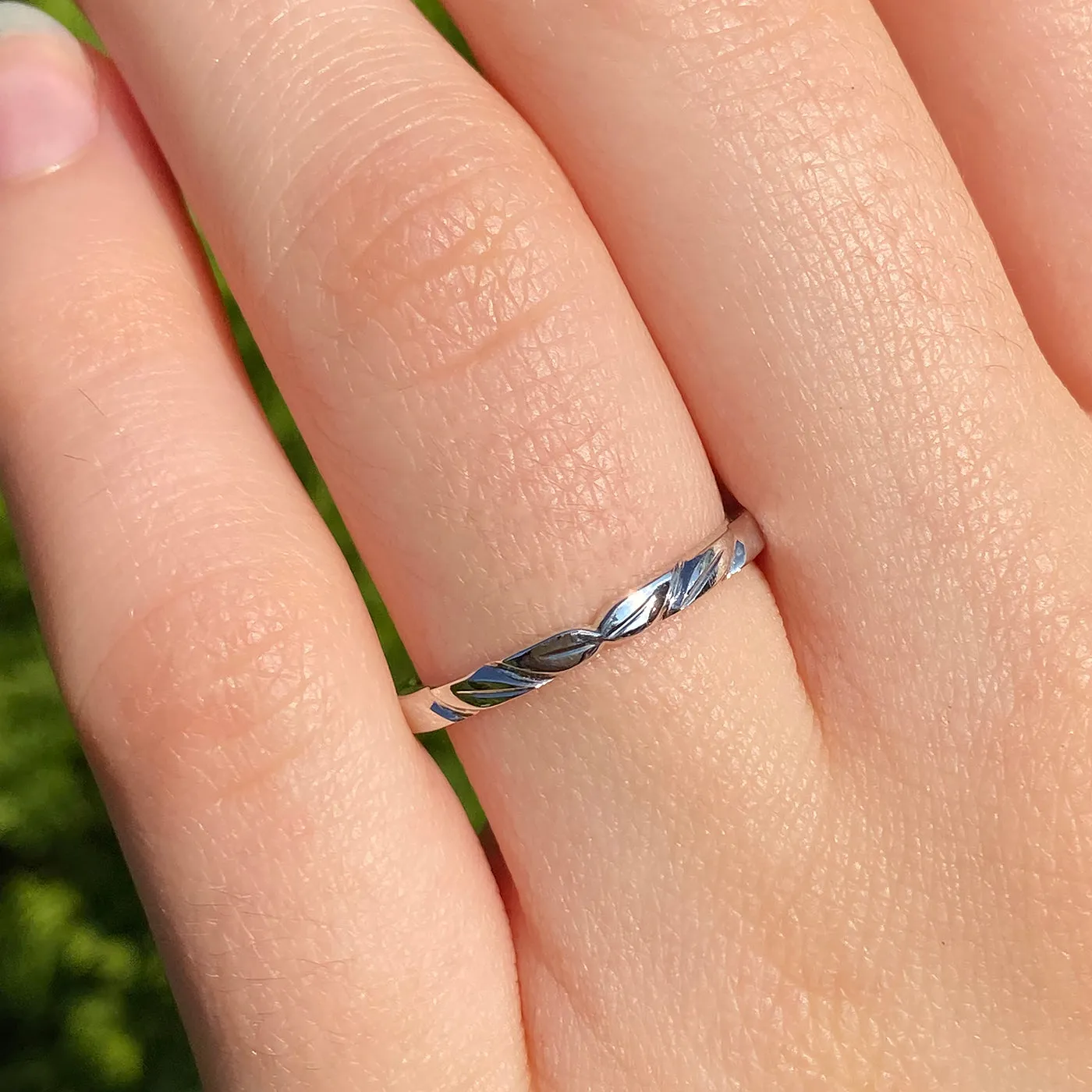 950 Platinum Slim Leaf Wedding Ring