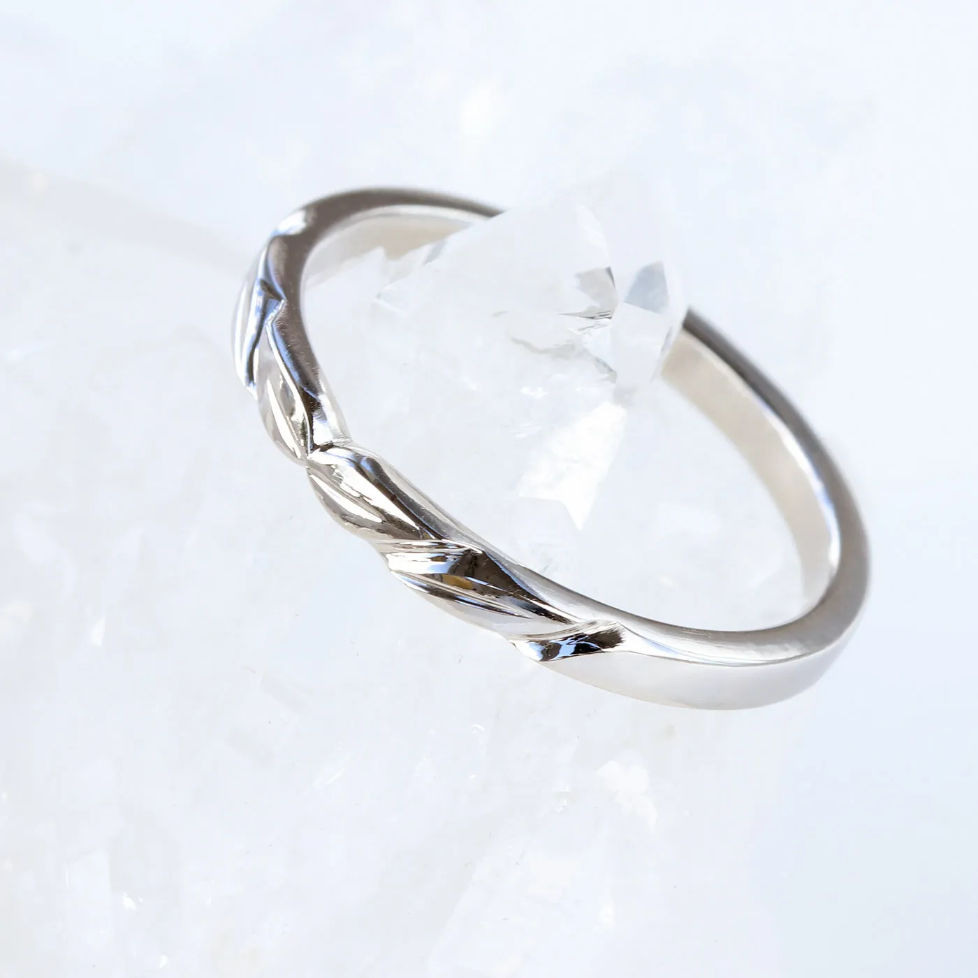 950 Platinum Slim Leaf Wedding Ring