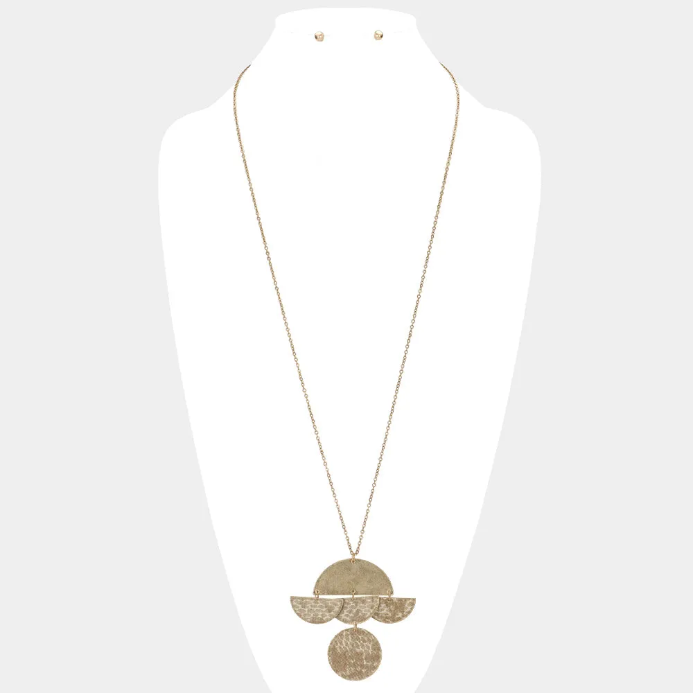 iLLASPARKZ Geometric Patterned Metal Link Pendant Necklace