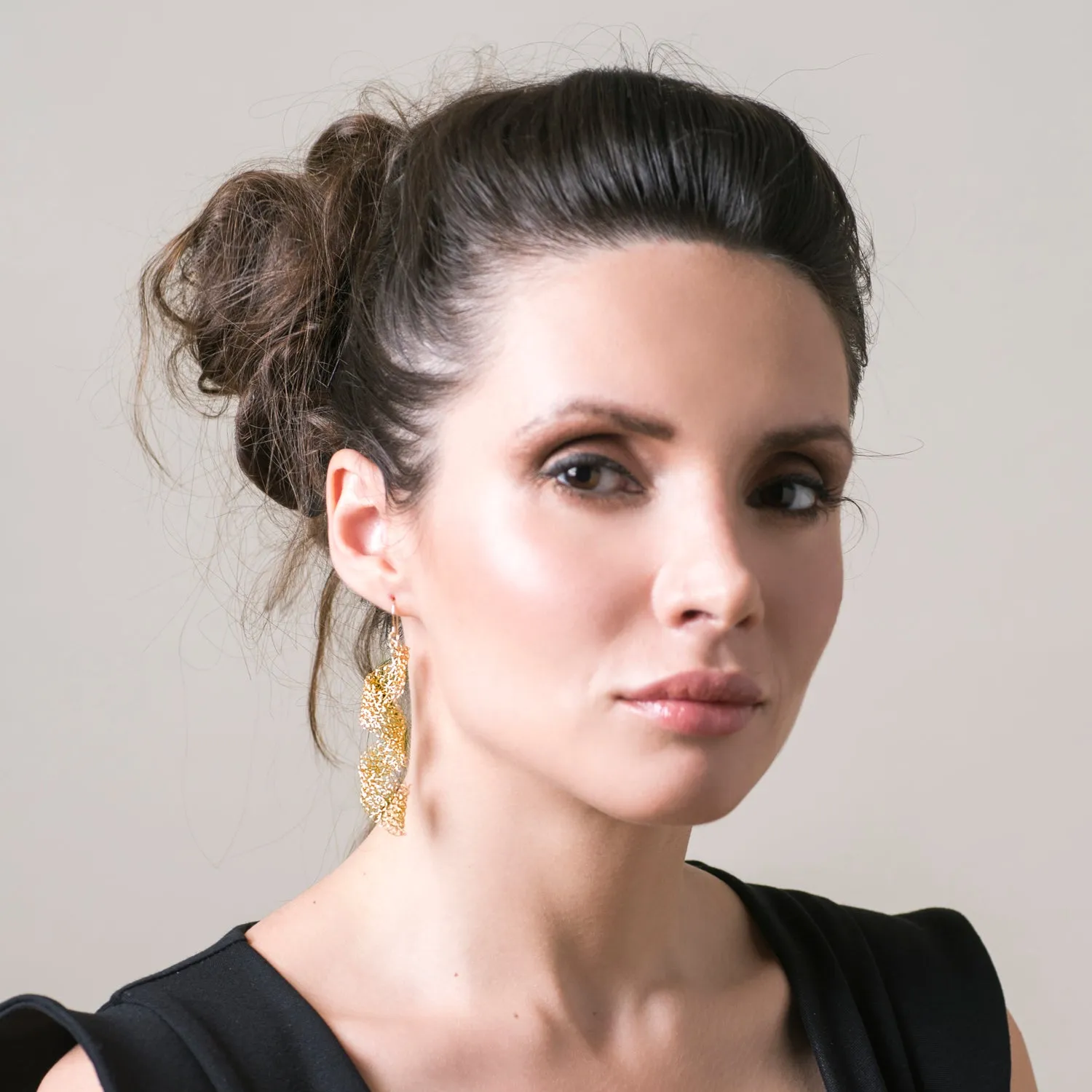 Infinity gold wire crochet earrings with pearls, long elegant knitted wire
