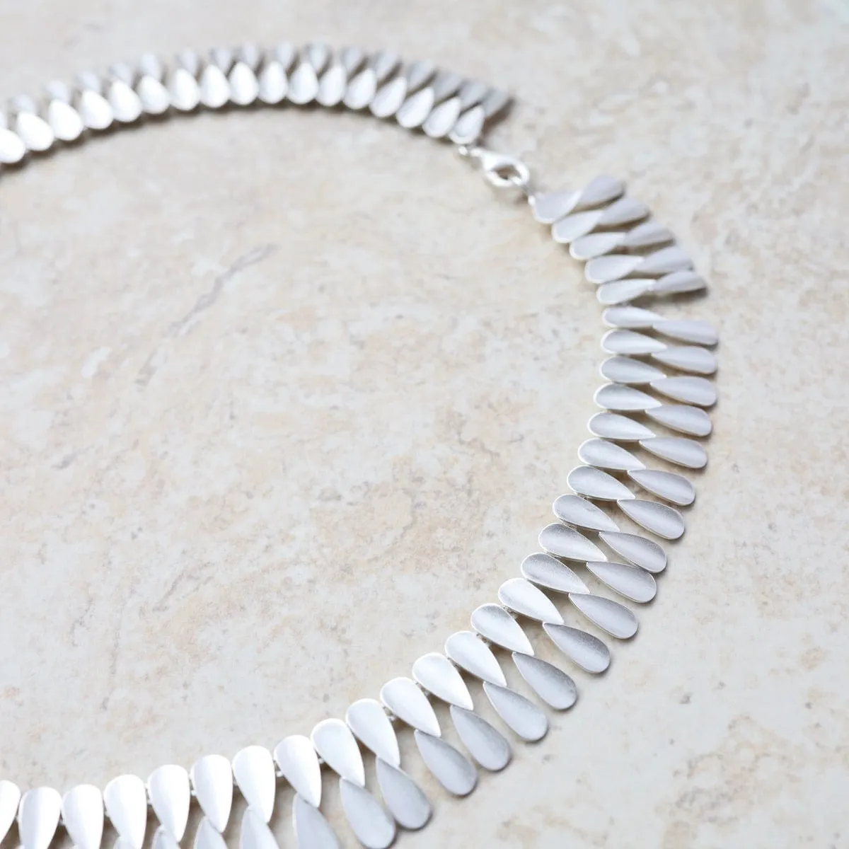 Teardrops Collar Necklace